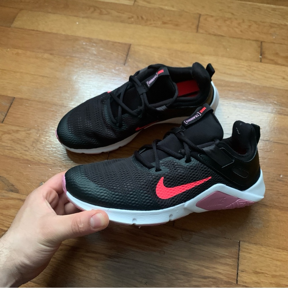 Womens Black Nike Athletic Shoes